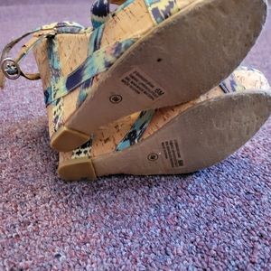 CHINESE laundry wedges size 6